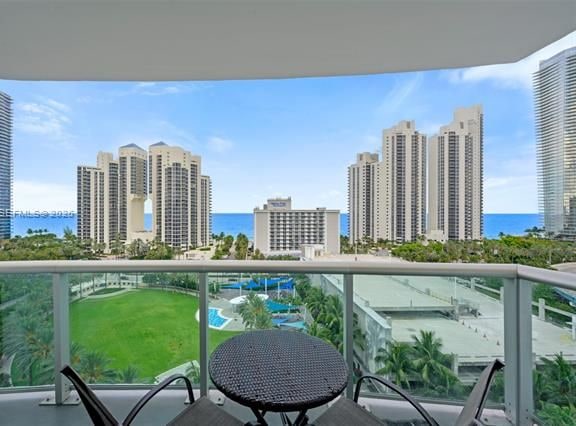 Ocean Reserve 1405: Renovated 1BR With Den
