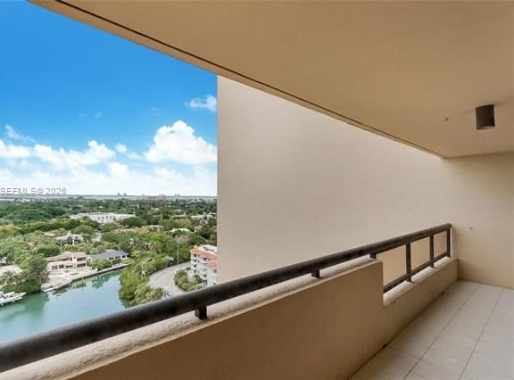 Renovated Club Atlantis 1BR With Balcony — photo 2