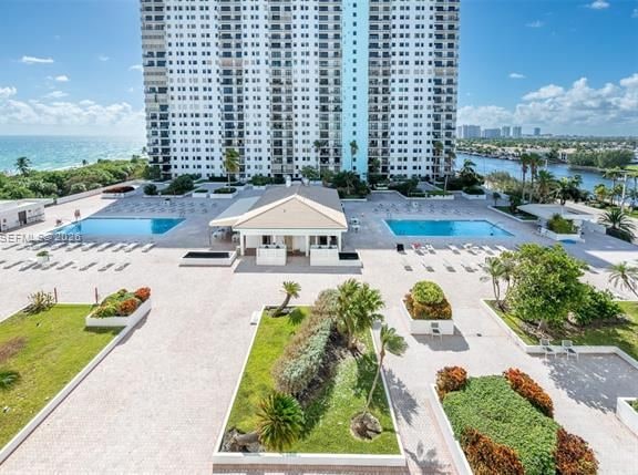 Summit Oceanfront 2BR With Southern Exposure photo 3