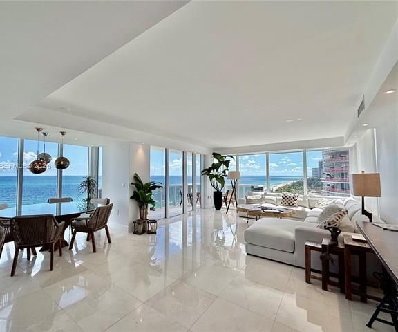 Harbour House Corner: Ocean, Bay & City Views