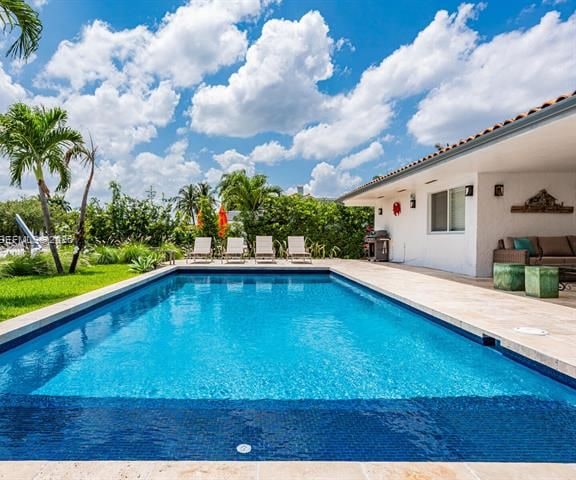 Gables By The Sea: Private Dock & Pool Home photo 3