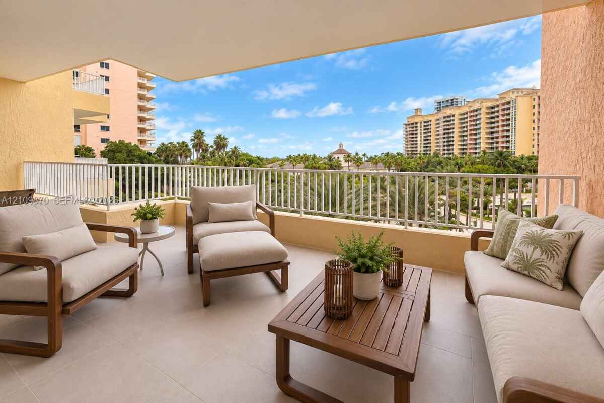 Ocean Club Key Biscayne: Oceanfront 3BR Terrace