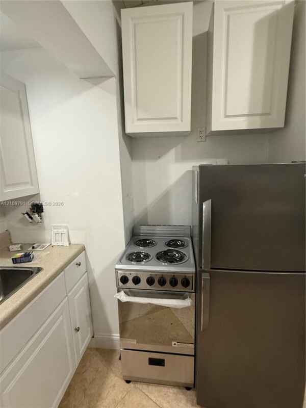 Private Patio 1BR, Walk to Beach