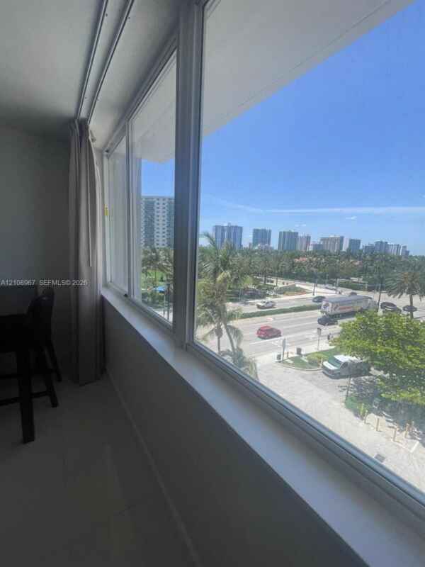 Oceanfront Studio With Beachfront Pool Access — photo 2