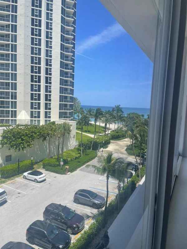 Oceanfront Studio With Beachfront Pool Access