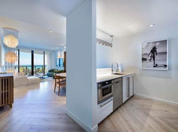 Oceanfront South Beach With Den Space
