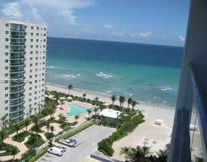 Oceanfront 1BR With Sofa Bed, Pool & Beach Access — photo 2