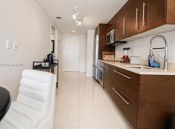 Icon Brickell 1BR: River & Skyline Views — photo 2