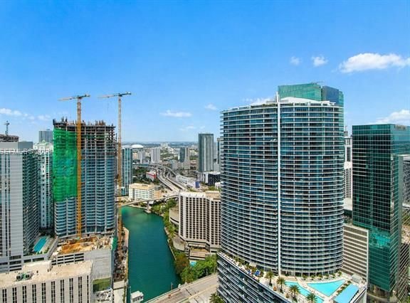 Icon Brickell 1BR: River & Skyline Views