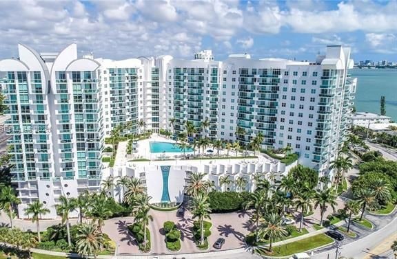 360 Corner Condo: Sunset & Pool Views