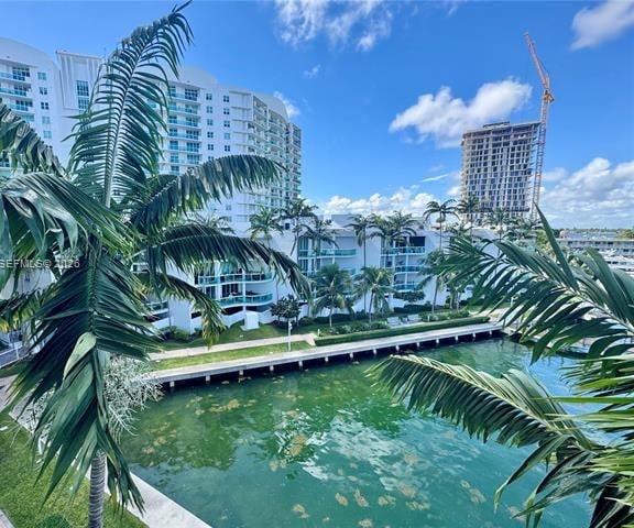 360 Corner Condo: Sunset & Pool Views photo 3