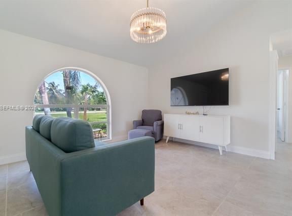 The Retreat: 1.5 Acres, 9 Beds, Designer Style photo 3