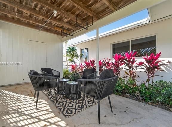 Royal Palm Villa: Spacious 4BR Home, Fenced Yard — photo 2