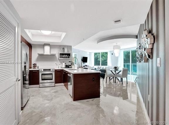 St Tropez on the Bay: Beachside 3BR
