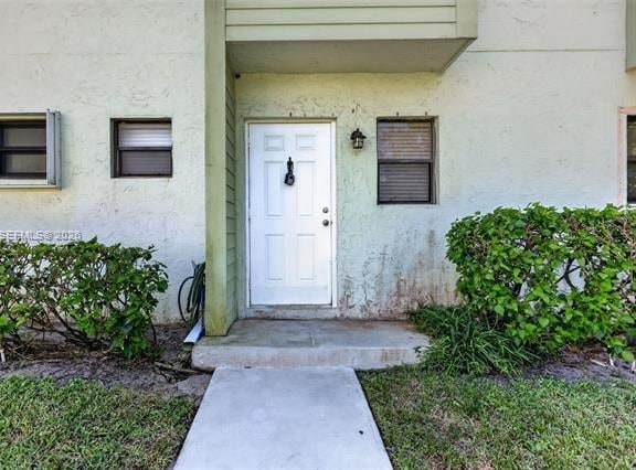 Beachfront Townhome Steps To Sand & Privacy