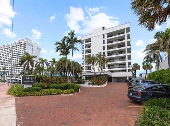 Corner Oceanfront 2BR at Galeria on Collins