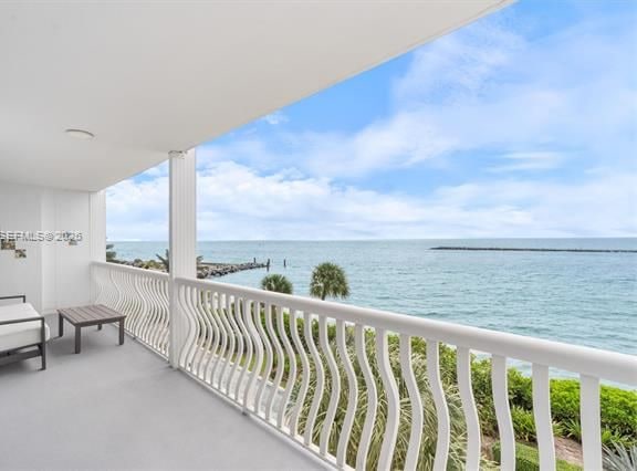 Oceanfront Flow-Through With Dual Terraces photo 3