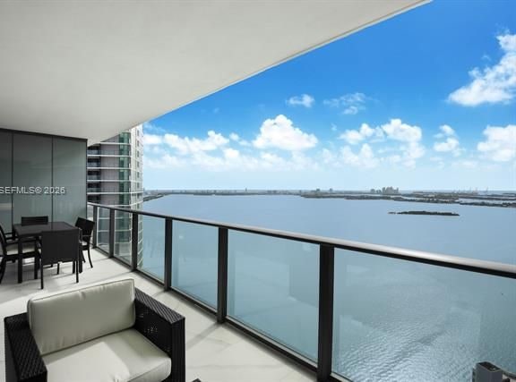 Paraiso Bay 35th Floor Bay View Luxury