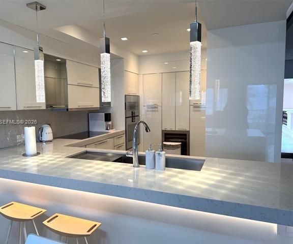 Designer Renovated 2BR With Direct Ocean View — photo 2