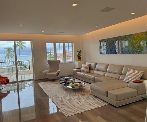 Designer Renovated 2BR With Direct Ocean View