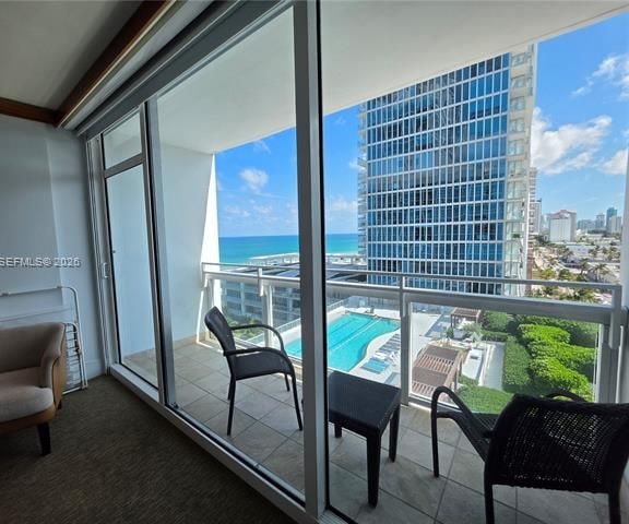 Ocean Views, Two Balconies, Central Carillon photo 3