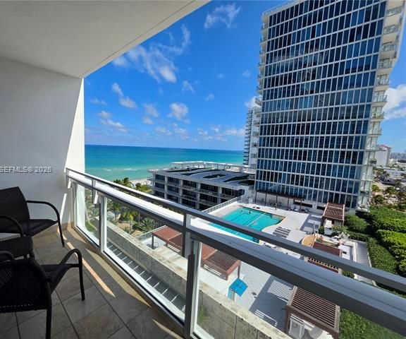 Ocean Views, Two Balconies, Central Carillon — photo 2
