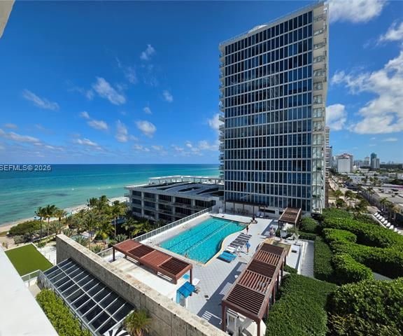 Ocean Views, Two Balconies, Central Carillon