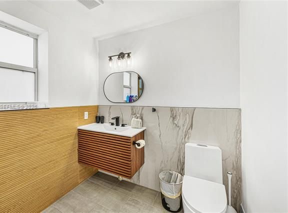 Hollywood Beach Living, Fully Furnished & Ready photo 3