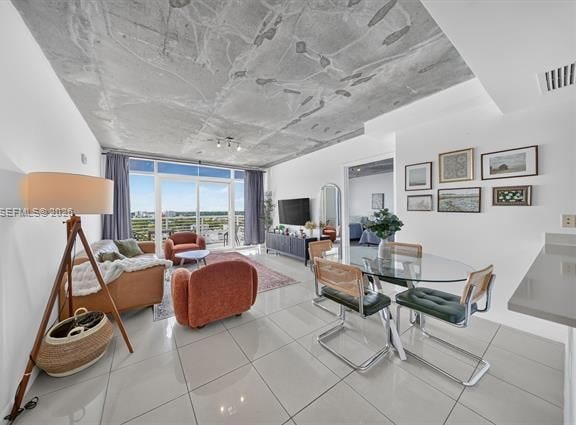 Top Floor Midtown Miami With Sunset Skyline Views