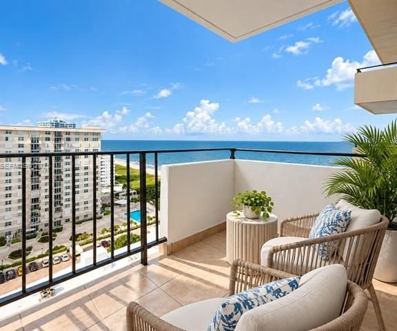 Oceanfront Royal Coast With Covered Balcony