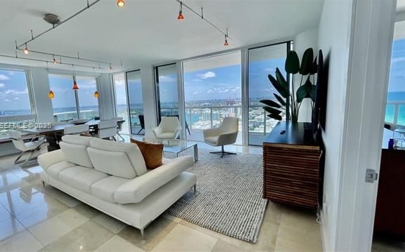 Akoya Corner Unit: Panoramic Ocean & Intracoastal Views photo 3